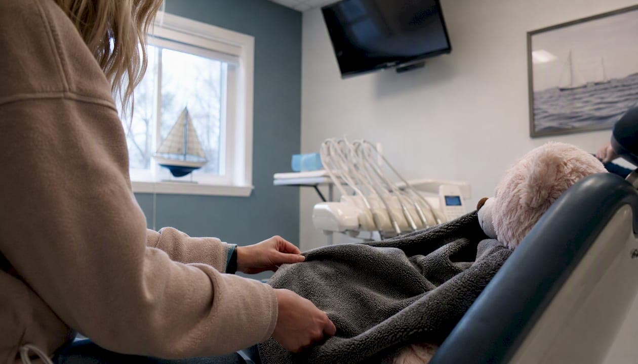 First Dental Visit Age: What Parents Need to Know